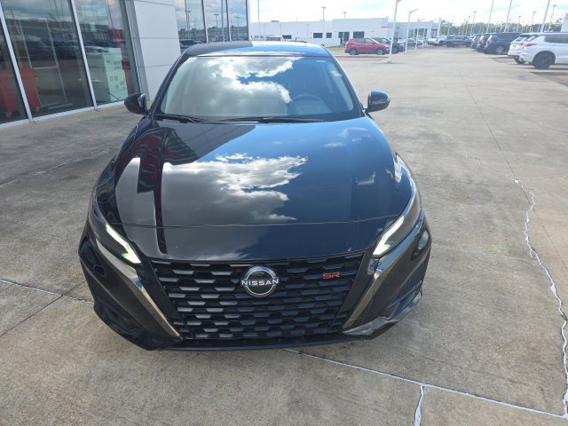 Used 2023 Nissan Altima 2.5 SR w/ SR Premium Package FWD image 4