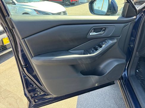 Used 2025 Nissan Rogue SV FWD image 18
