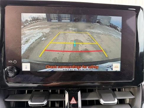 Used 2024 Toyota Corolla Cross XLE image 29