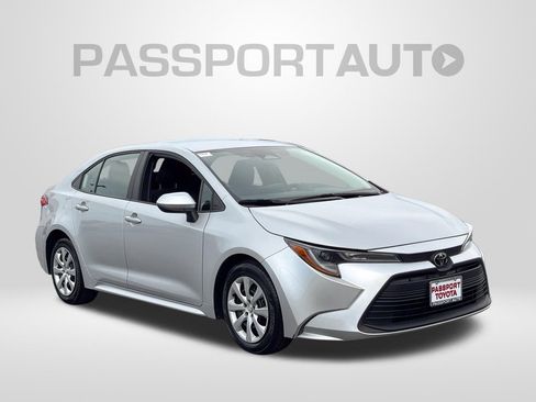 Used 2025 Toyota Corolla LE FWD image 11