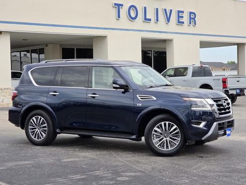 Used 2022 Nissan Armada SL w/ Captain's Chairs Package AWD/4WD image 2