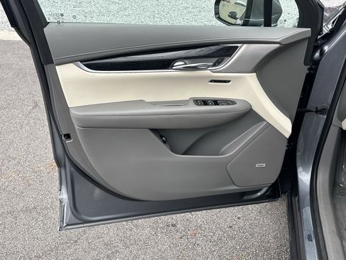 Used 2021 Cadillac XT6 Premium Luxury image 13