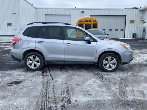 Used 2016 Subaru Forester 2.5i Premium w/ All-Weather Package image 5