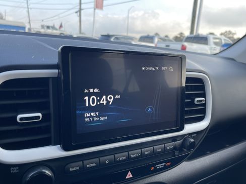 Used 2024 Hyundai Venue Limited image 23