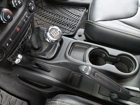 Used 2014 Jeep Wrangler Unlimited Rubicon AWD/4WD image 23