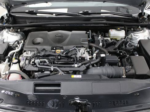 Used 2020 Toyota Avalon Limited image 9