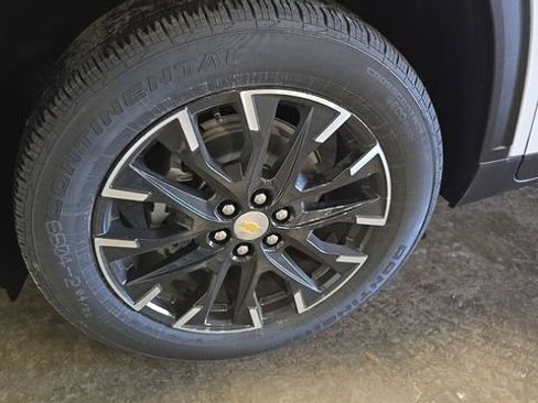 New 2026 Chevrolet Traverse LT w/ Sun and Wheel Package AWD/4WD image 11