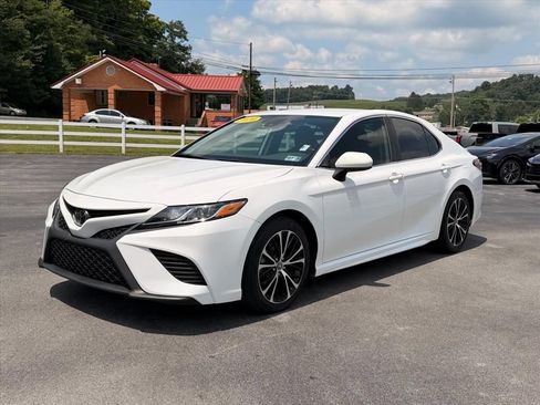 Used 2020 Toyota Camry SE FWD image 9