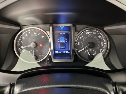Used 2021 Toyota Tacoma TRD Off-Road w/ Technology Package AWD/4WD image 25