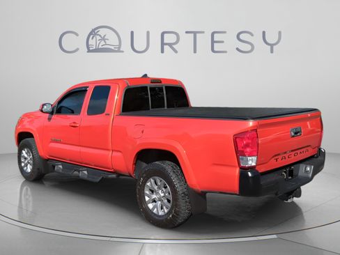 Used 2017 Toyota Tacoma SR5 w/ SR5 Appearance Package (SM) RWD image 5
