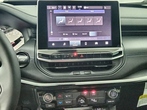 New 2026 Jeep Compass Latitude AWD/4WD image 25