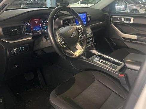Used 2022 Ford Explorer XLT image 8