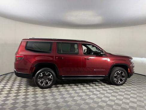 Used 2023 Jeep Wagoneer Series III w/ Preferred Equipment Group AWD/4WD image 5