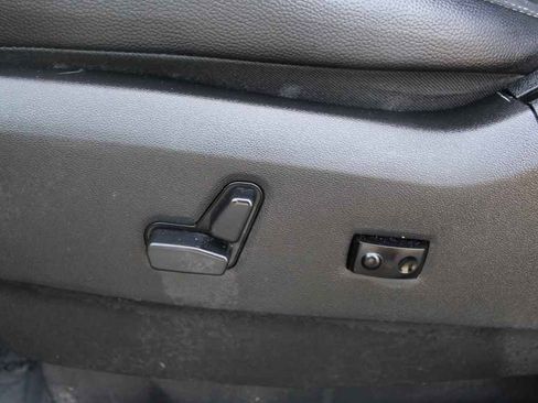 Used 2017 Dodge Grand Caravan SXT image 22