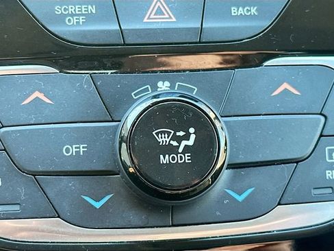 Used 2017 Chrysler Pacifica Touring image 21