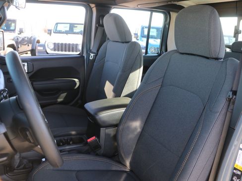New 2026 Jeep Gladiator Sport AWD/4WD image 14