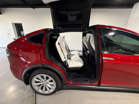 Used 2018 Tesla Model X 75D AWD/4WD image 10
