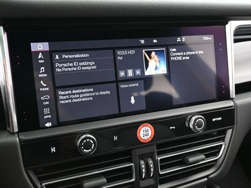 Certified 2026 Porsche Macan AWD/4WD image 21