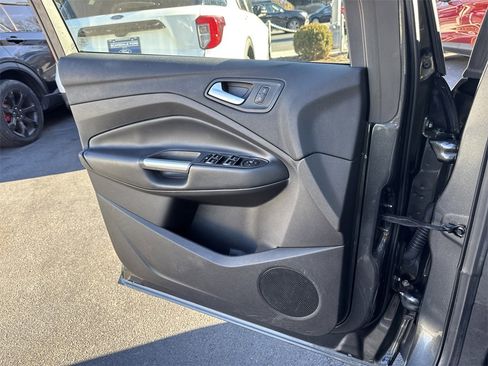 Used 2019 Ford Escape SE image 31