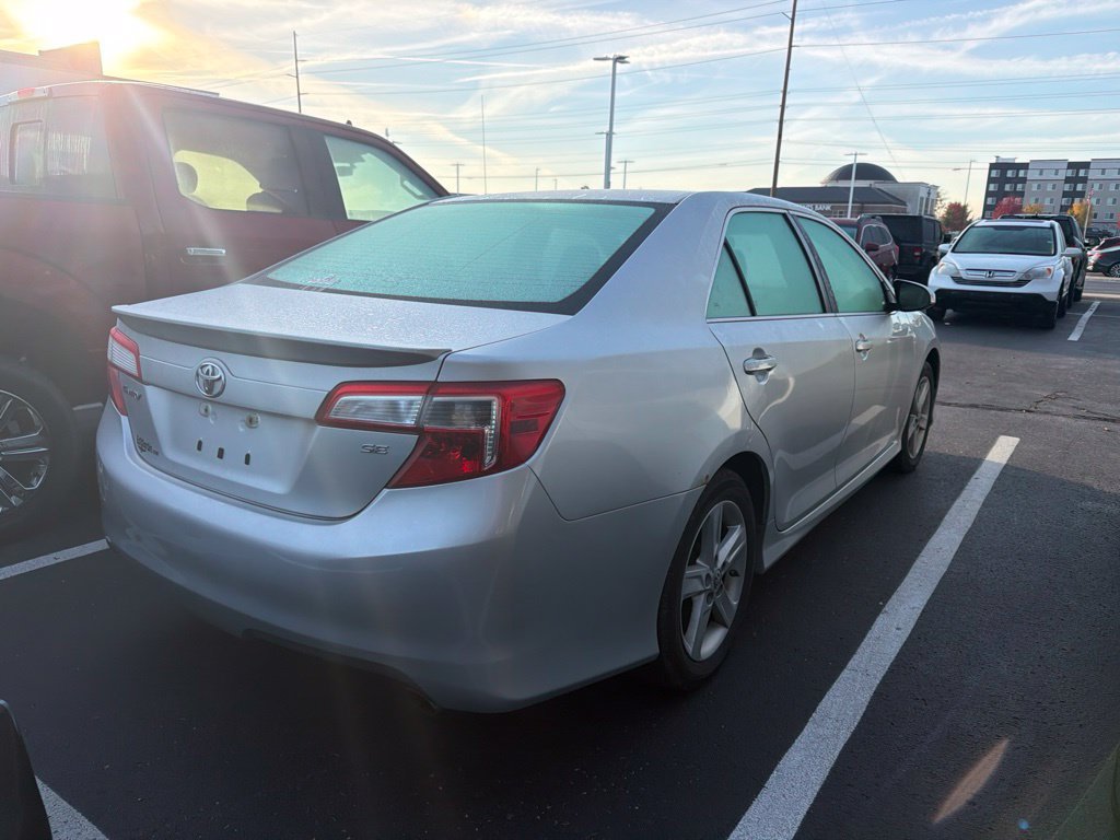 Used 2012 Toyota Camry SE FWD image 3
