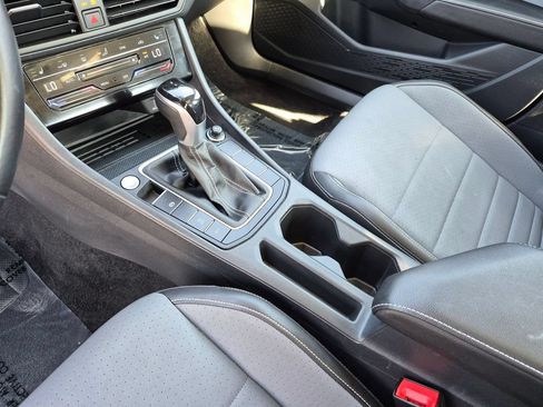 Used 2025 Volkswagen Jetta SE FWD image 22