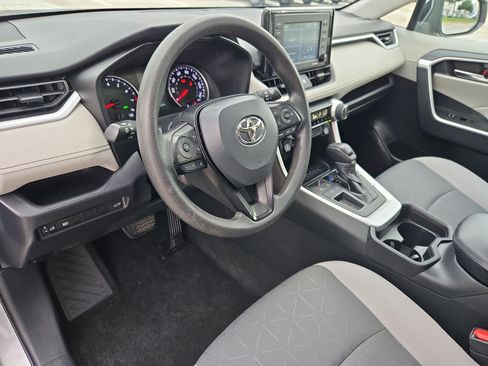 Used 2021 Toyota RAV4 XLE w/ Convenience Package FWD image 12