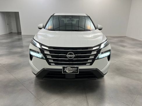 Used 2025 Nissan Rogue SV AWD/4WD image 3