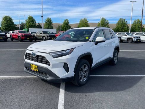 Used 2024 Toyota RAV4 XLE AWD/4WD image 7