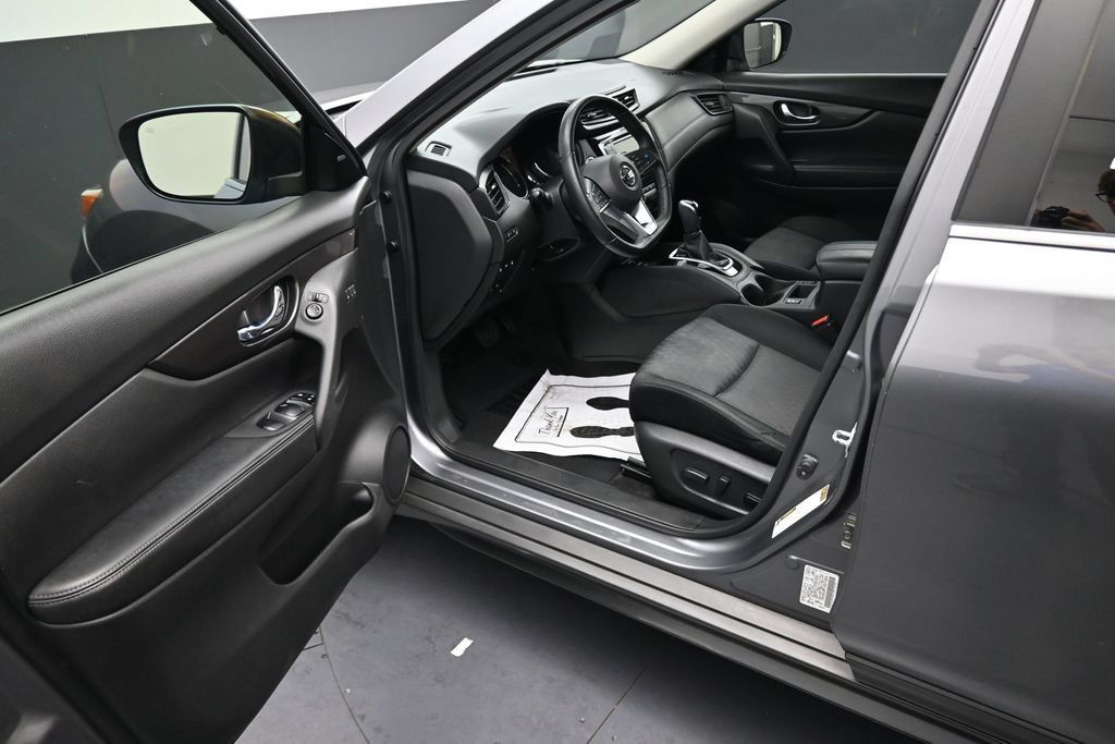 Used 2019 Nissan Rogue SV w/ Premium Package FWD image 19