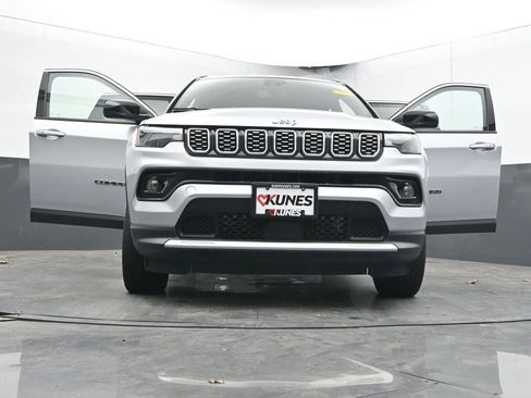 Used 2025 Jeep Compass Limited AWD/4WD image 71