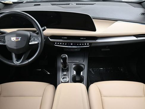Certified 2024 Cadillac XT4 Luxury FWD image 4