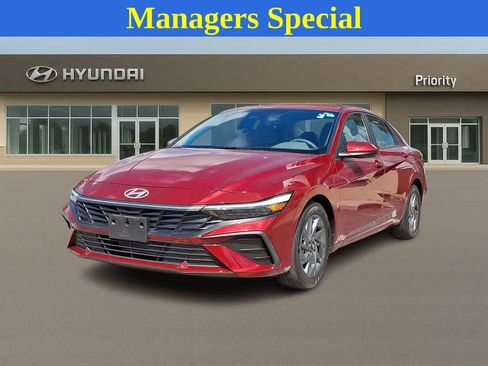 Used 2024 Hyundai Elantra SEL FWD image 1