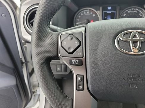 Used 2018 Toyota Tacoma SR5 RWD image 22