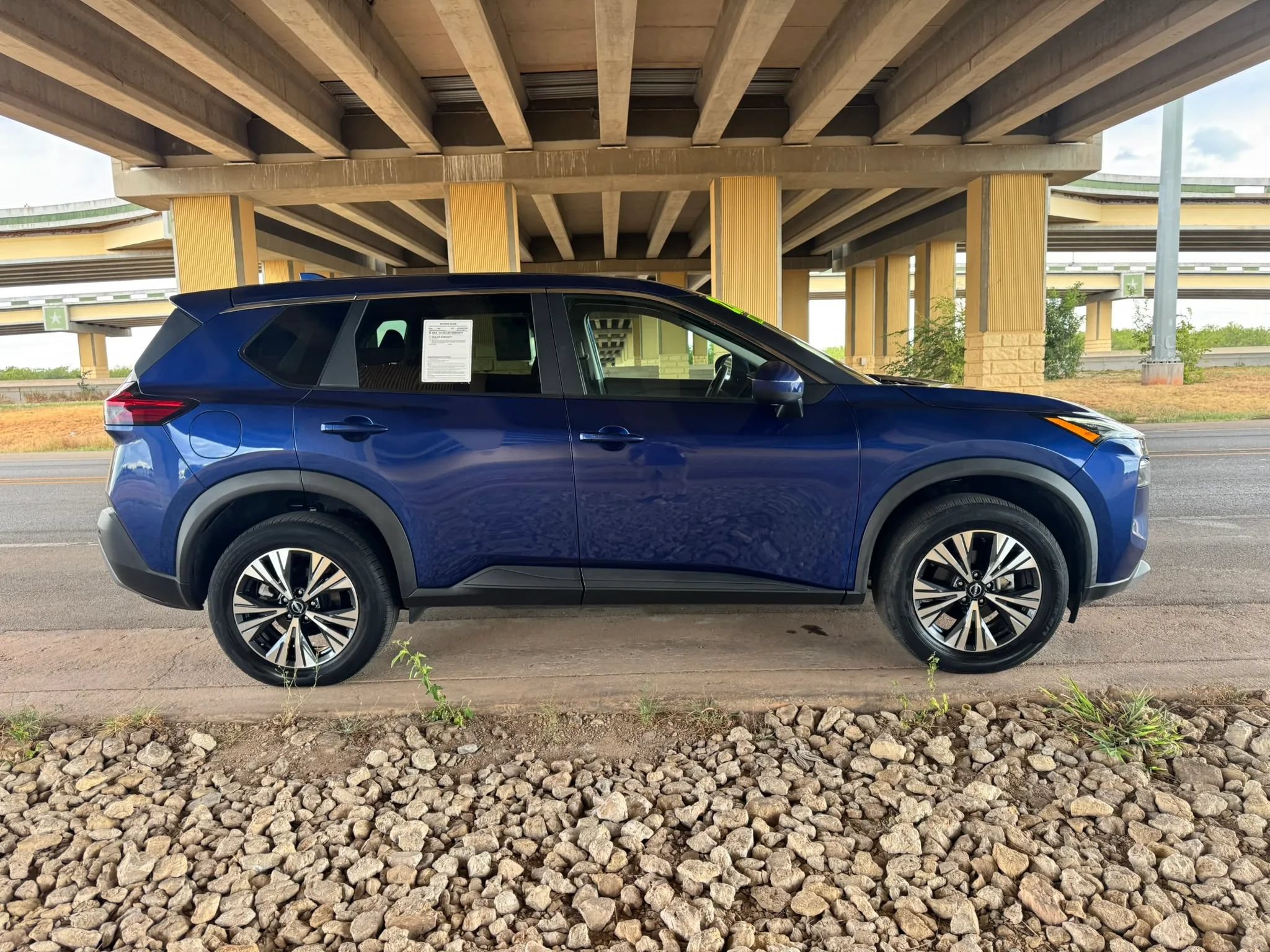 Used 2023 Nissan Rogue SV FWD image 2