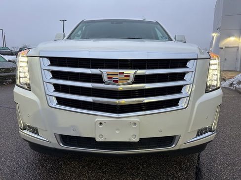 Used 2019 Cadillac Escalade Luxury image 5