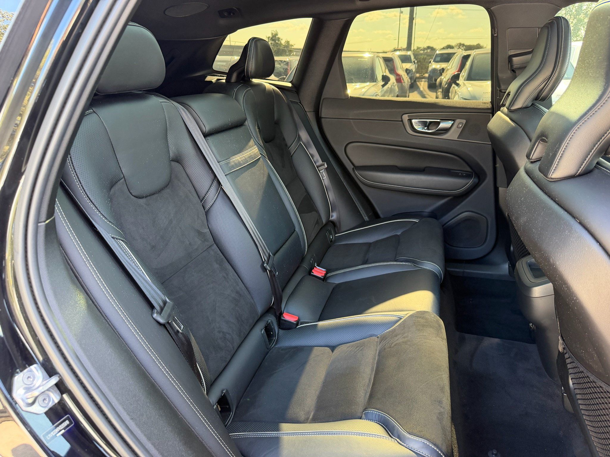 Used 2019 Volvo XC60 T5 R-Design w/ Protection Package Premier FWD image 12