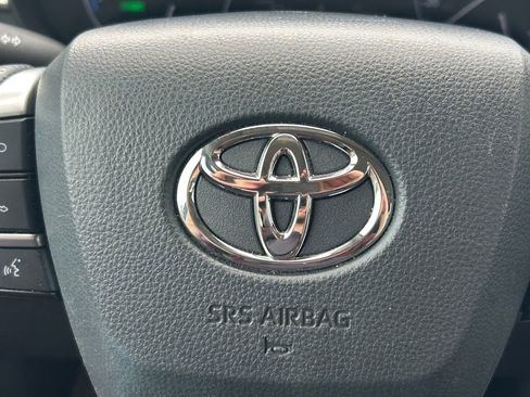 Used 2023 Toyota Sienna Limited AWD/4WD image 47