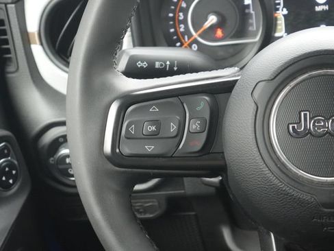 Used 2025 Jeep Gladiator Sport AWD/4WD image 18
