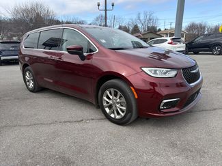 Used 2023 Chrysler Pacifica Touring-L video 1