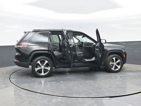 Used 2023 Jeep Grand Cherokee Limited AWD/4WD image 30