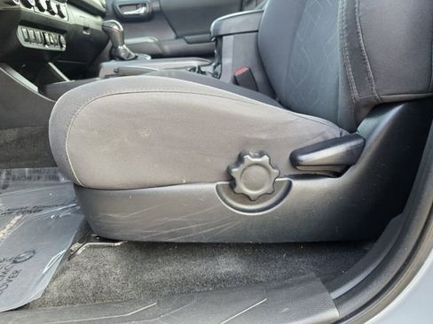 Used 2019 Toyota Tacoma TRD Off-Road w/ Technology Package image 10