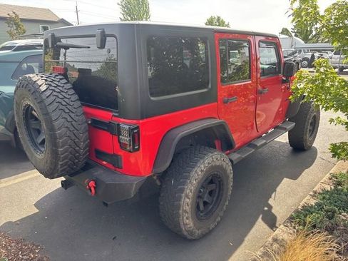 Used 2013 Jeep Wrangler Unlimited Sahara w/ Connectivity Group AWD/4WD image 2