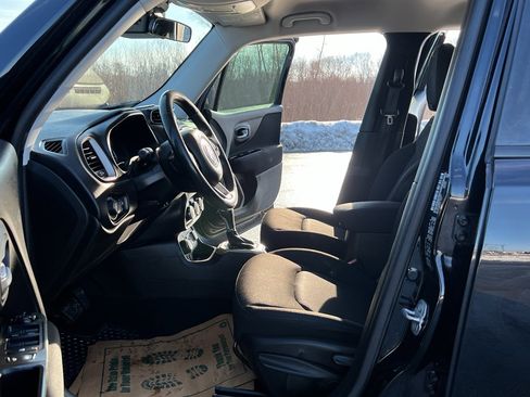 Used 2017 Jeep Renegade Latitude w/ Cold Weather Group image 14