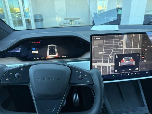 Used 2023 Tesla Model X image 7