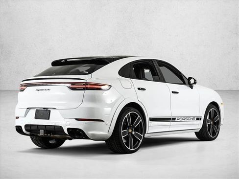 Used 2020 Porsche Cayenne Turbo image 5