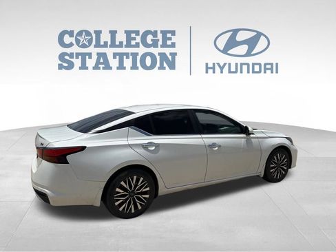 Used 2024 Nissan Altima 2.5 SV w/ SV Premium Package FWD image 8