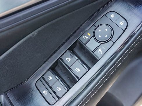 Used 2024 Nissan Rogue SV AWD/4WD image 9