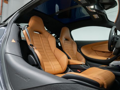Used 2025 McLaren GTS RWD image 32