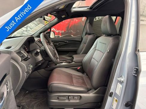 Used 2025 Honda Ridgeline Black Edition image 11