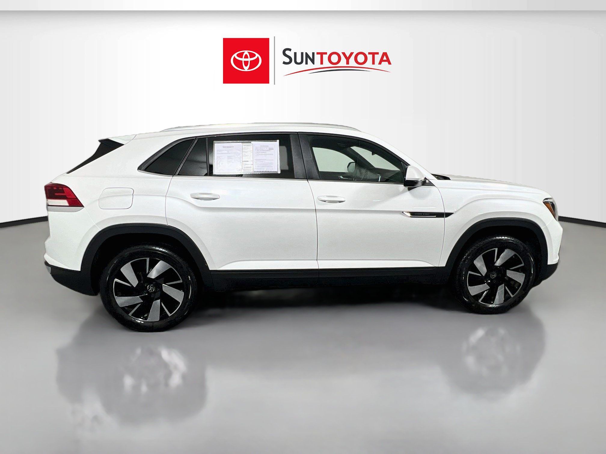 Used 2026 Volkswagen Atlas Cross Sport SE FWD image 2